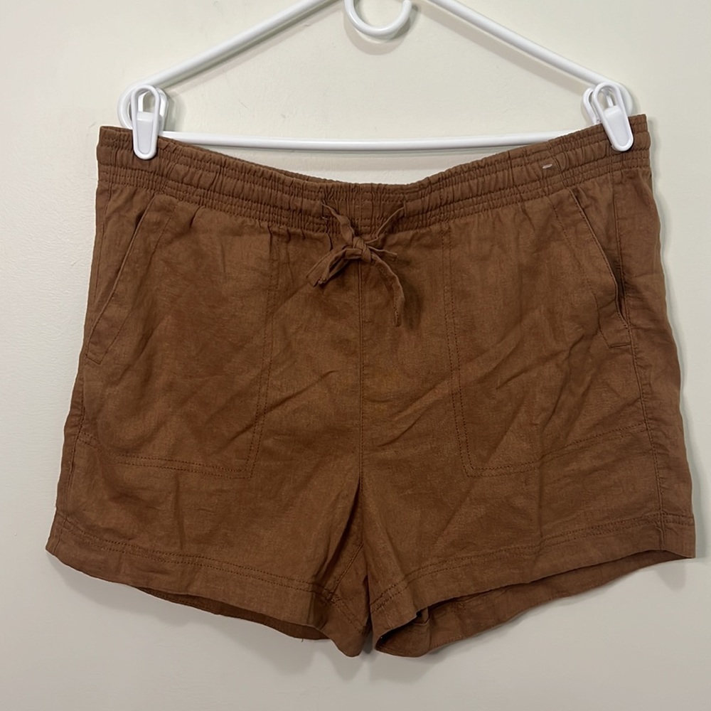 Reitmans 55% linen Shorts size 14